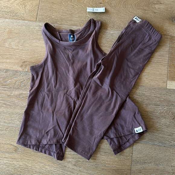 ***NEW*** coco GAP activewear (tank/capri pants) - Picture 1 of 2